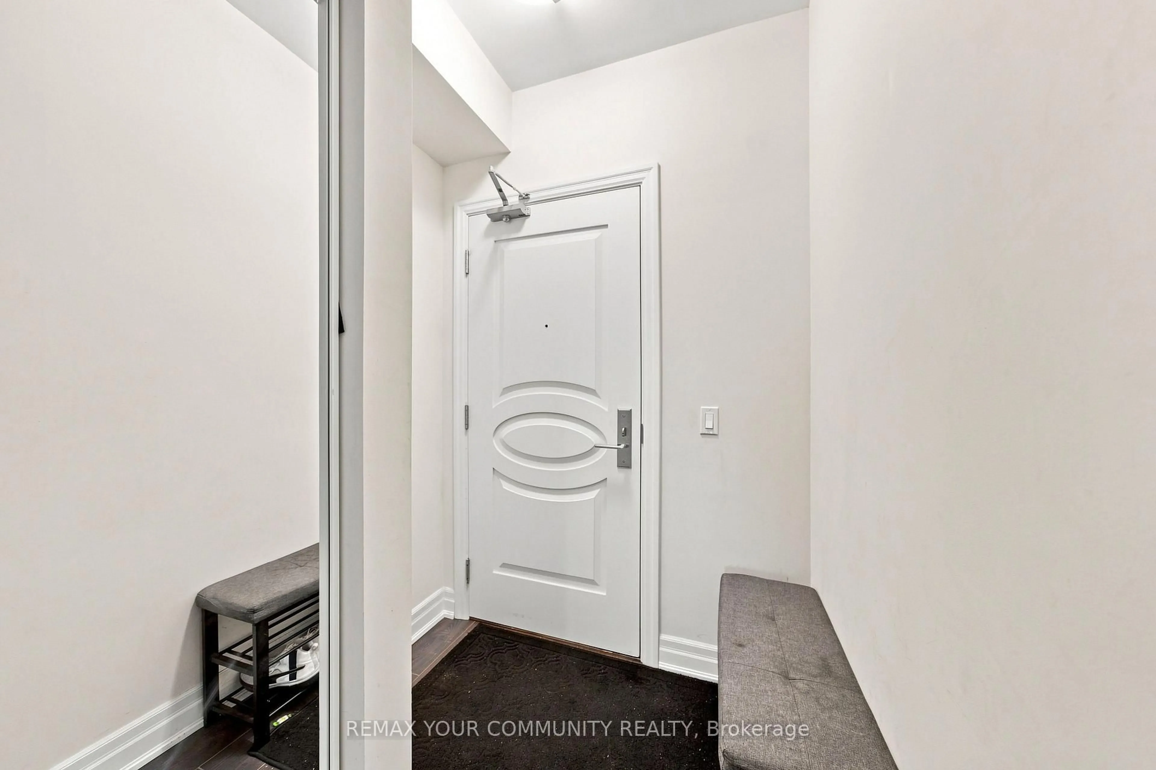 Indoor entryway for 9075 Jane St #406, Vaughan Ontario L4K 0L7