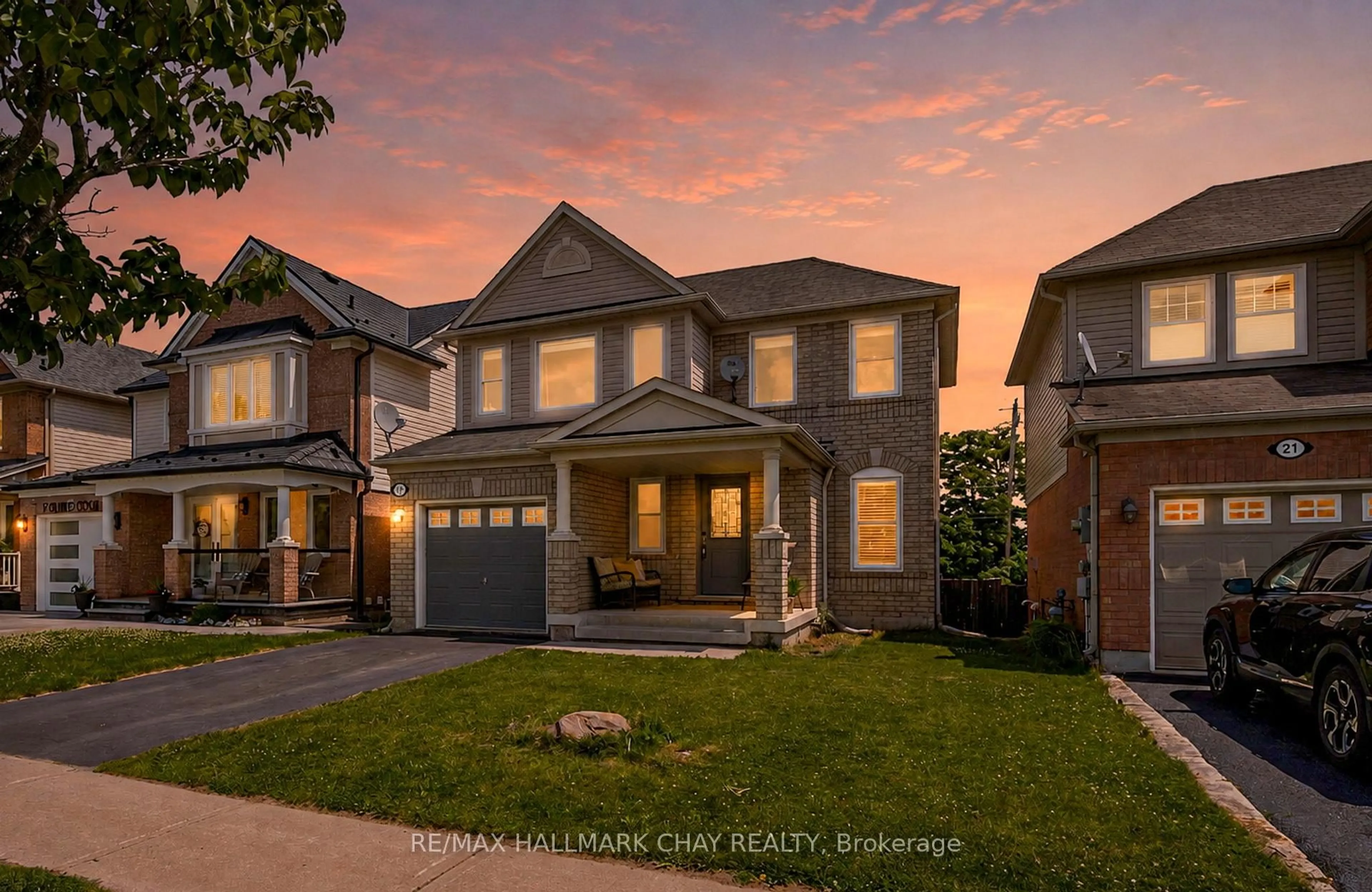 Home with brick exterior material, street for 19 Callander Cres, New Tecumseth Ontario L9R 0B4