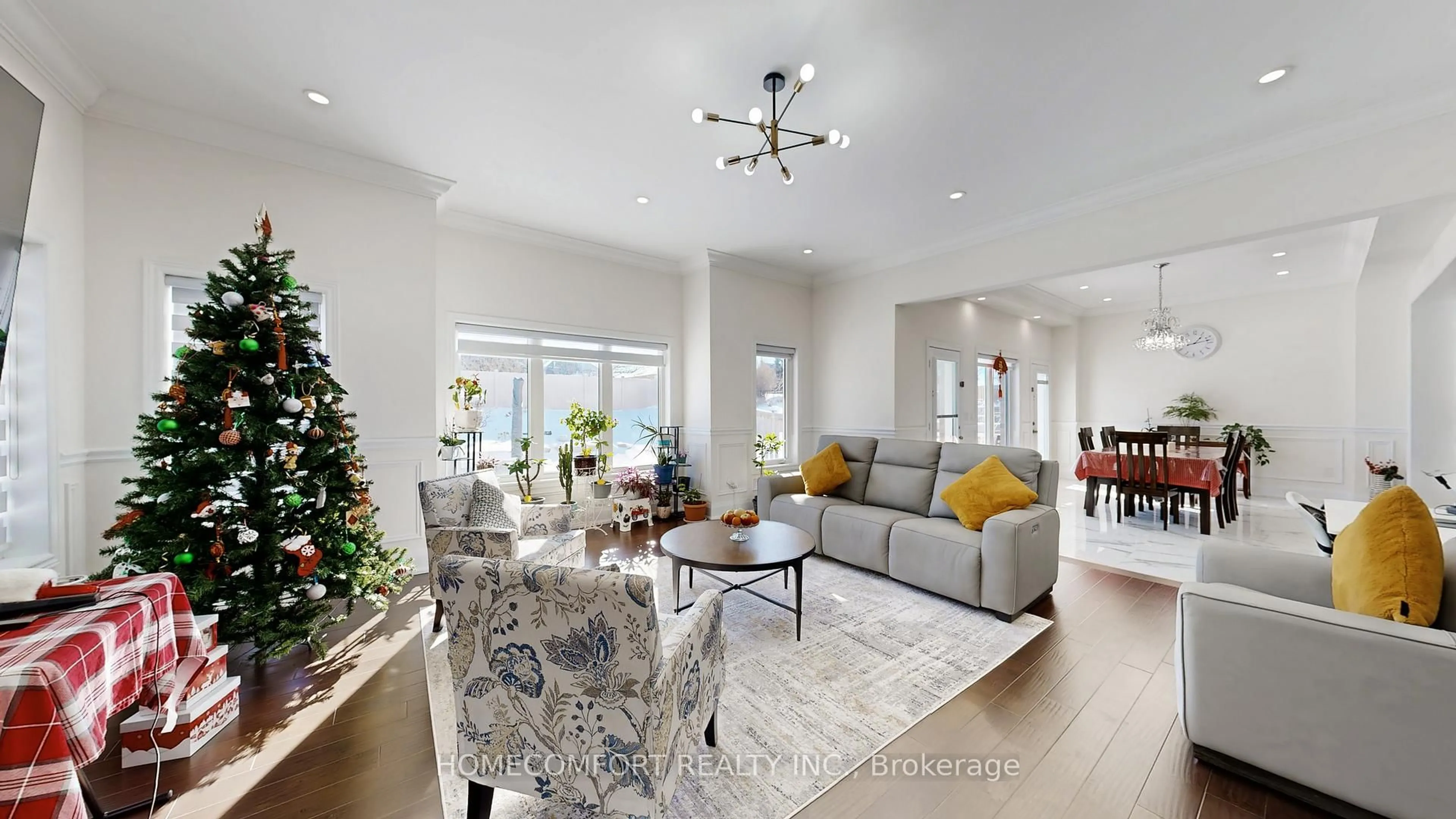 Living room with furniture, unknown for 3 Mary Willson Crt, East Gwillimbury Ontario L9N 0P5