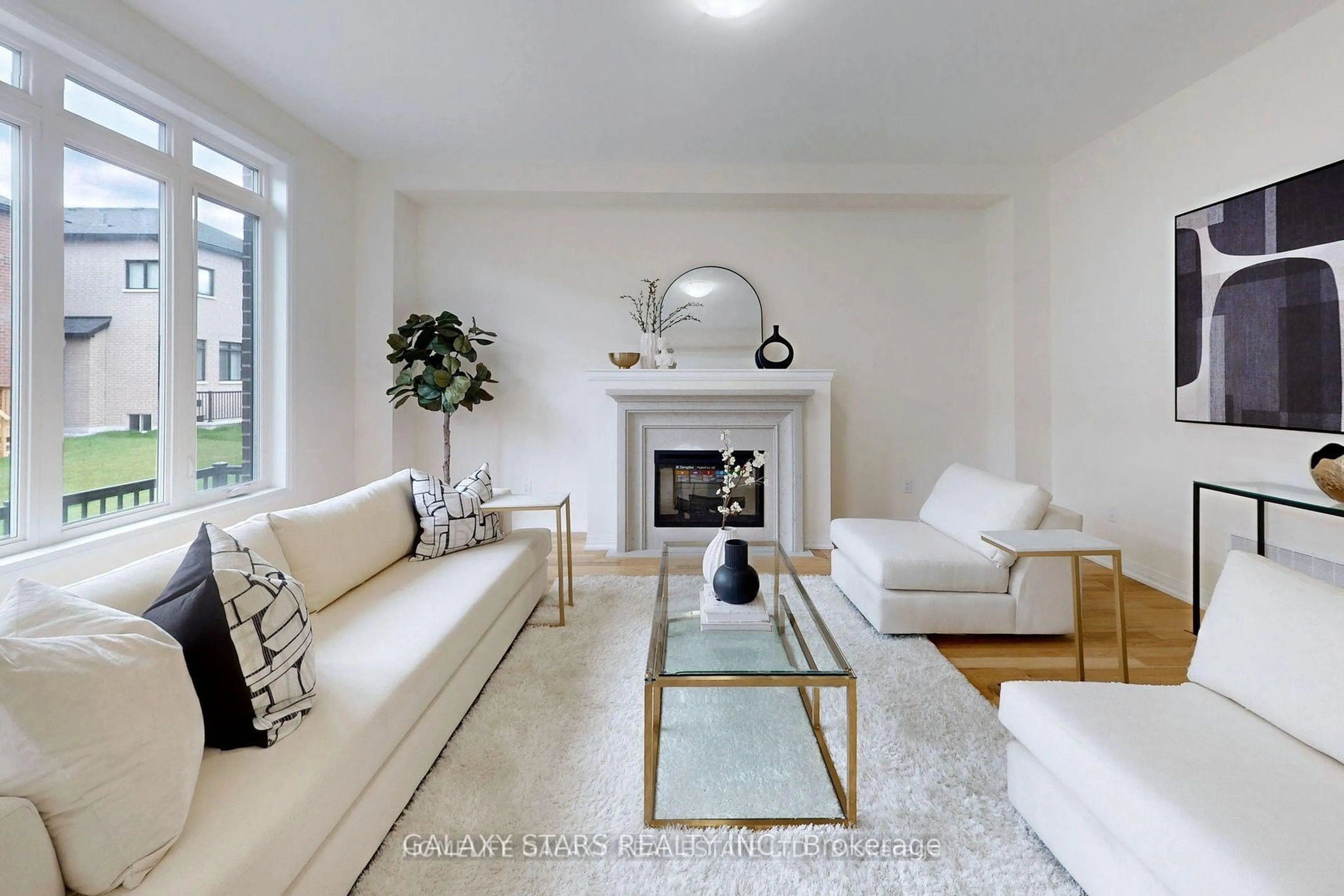 Living room with furniture, unknown for 31 Sambro Lane, Whitchurch-Stouffville Ontario L4A 0S1
