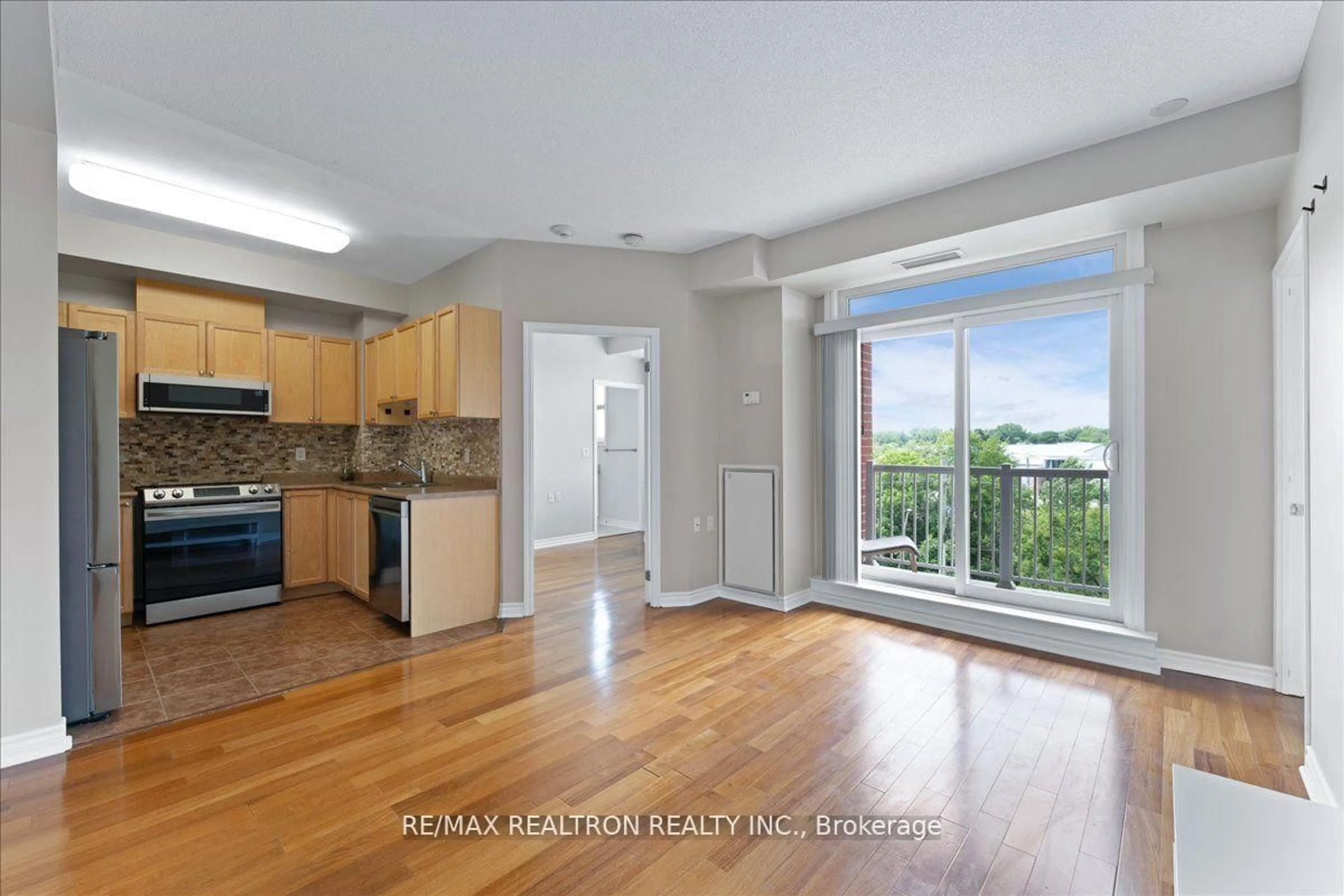 Open concept kitchen, unknown for 15450 Yonge St #304, Aurora Ontario L4G 0K1