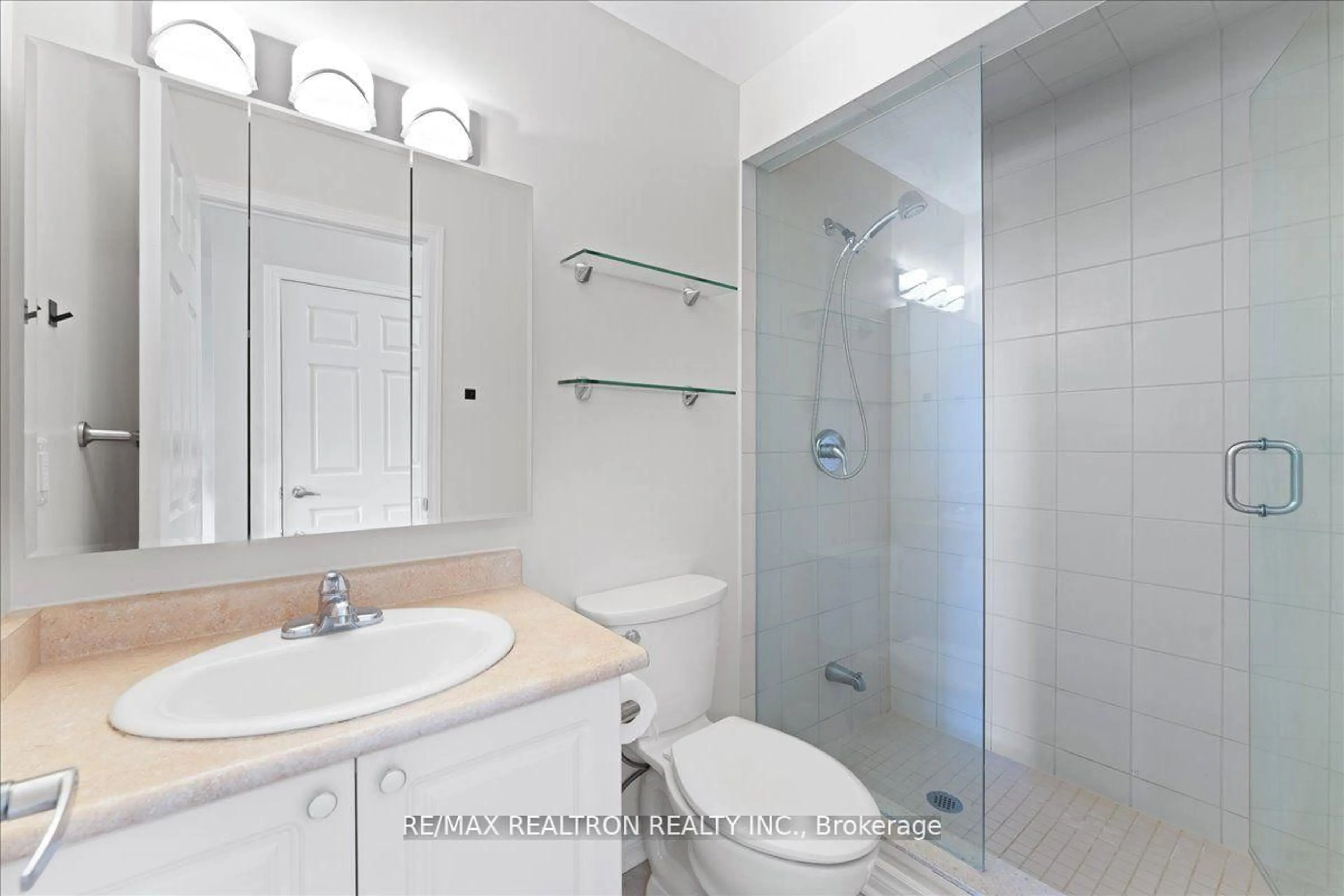 Standard bathroom, ceramic/tile floor for 15450 Yonge St #304, Aurora Ontario L4G 0K1