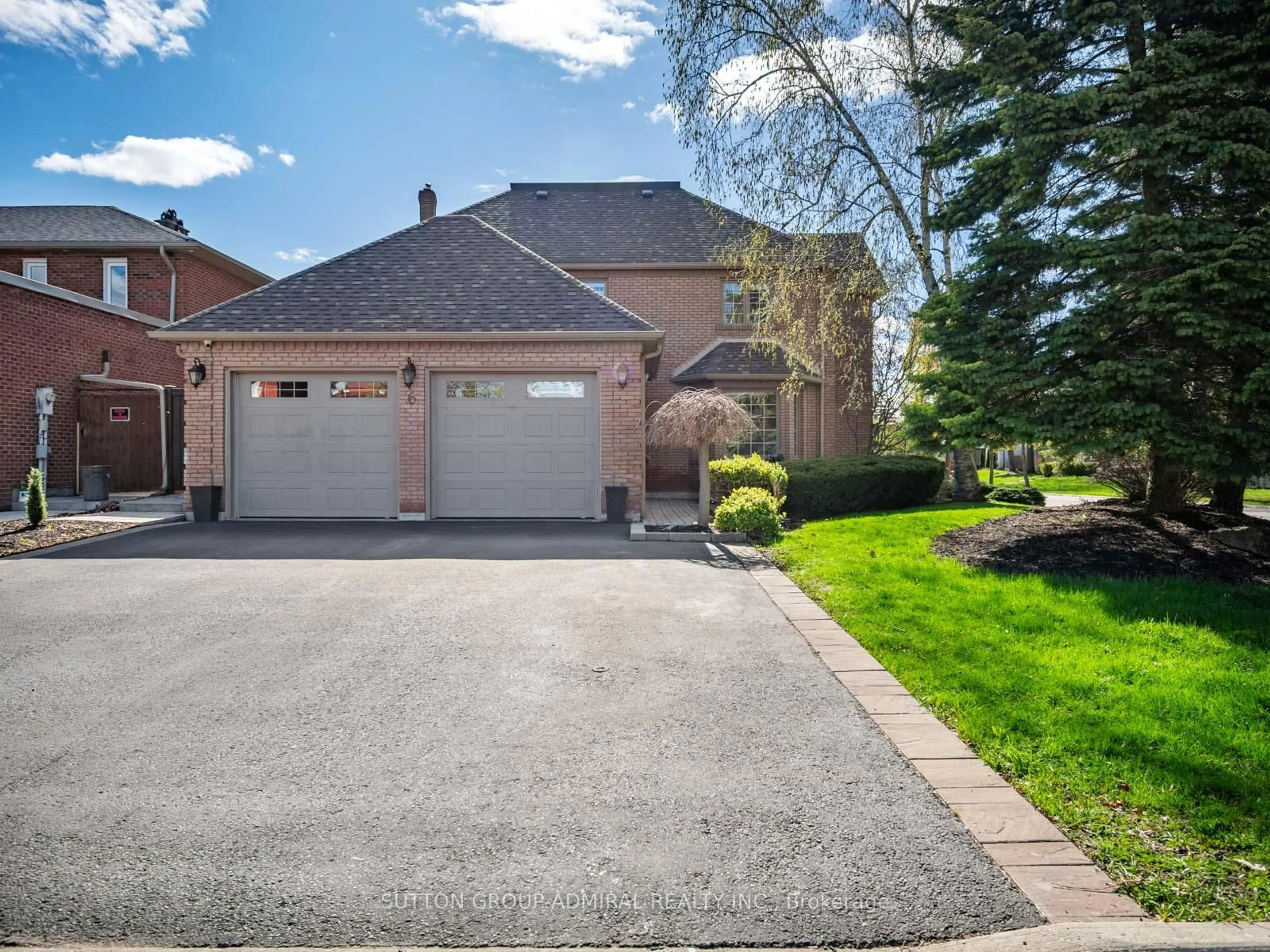 A pic from outside/outdoor area/front of a property/back of a property/a pic from drone, street for 6 Colton Cres, Vaughan Ontario L4L 3L7