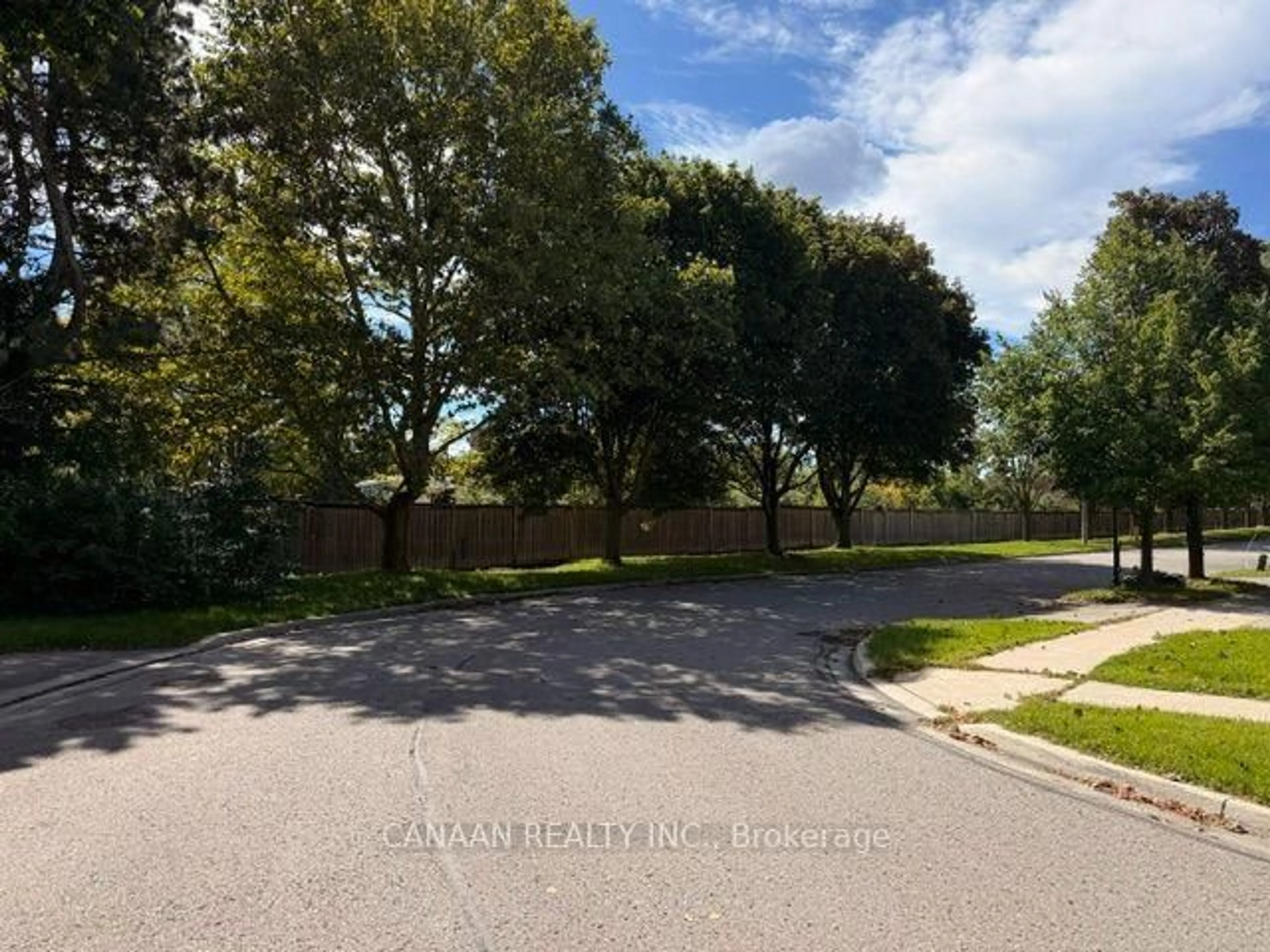 A pic from outside/outdoor area/front of a property/back of a property/a pic from drone, unknown for 79 Graham Cres, Markham Ontario L3P 4L9