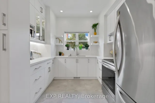 11 Maple Park Way, Markham 3