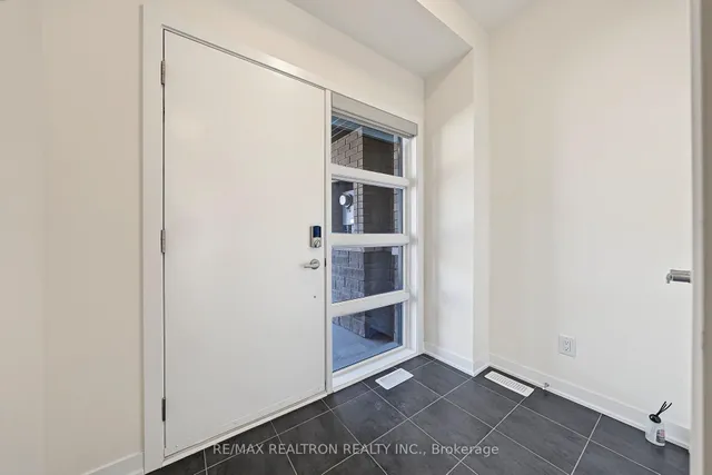 6 Harvey Bunker Cres, Markham 4
