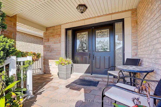 371 Redstone Rd, Richmond Hill 3