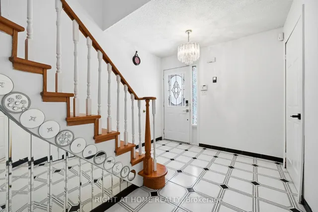 87 William Honey Cres, Markham 4