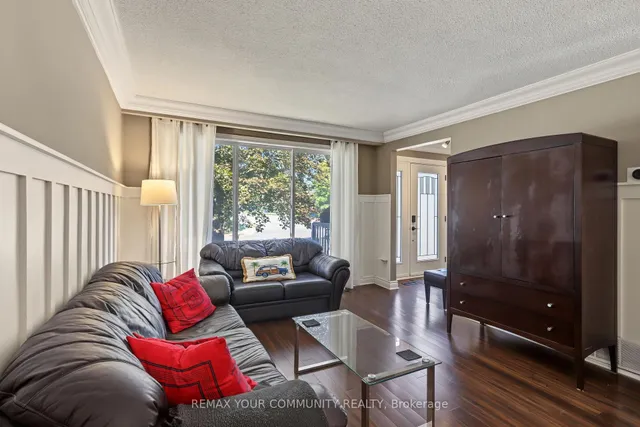 33 McDonald Dr, Aurora 2