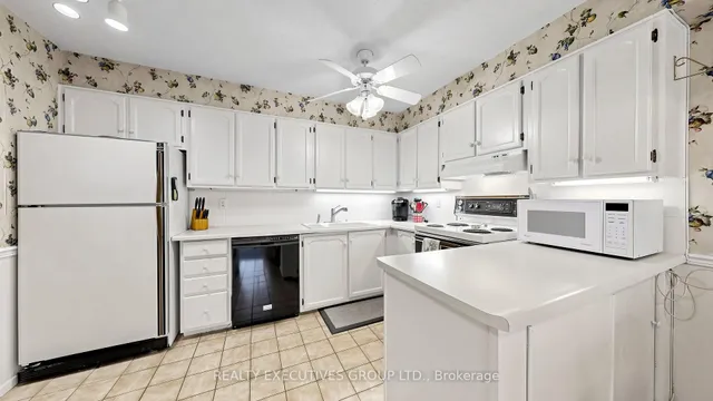 8111 Yonge St #206, Markham 3