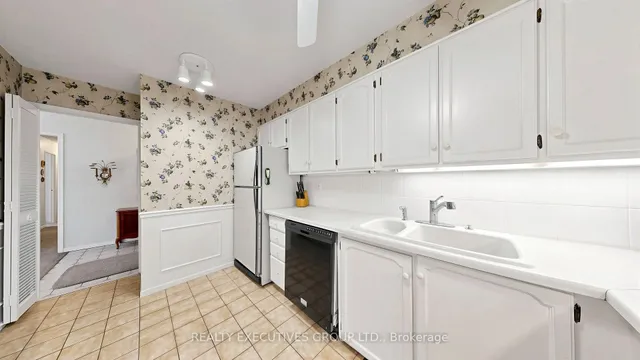 8111 Yonge St #206, Markham 4