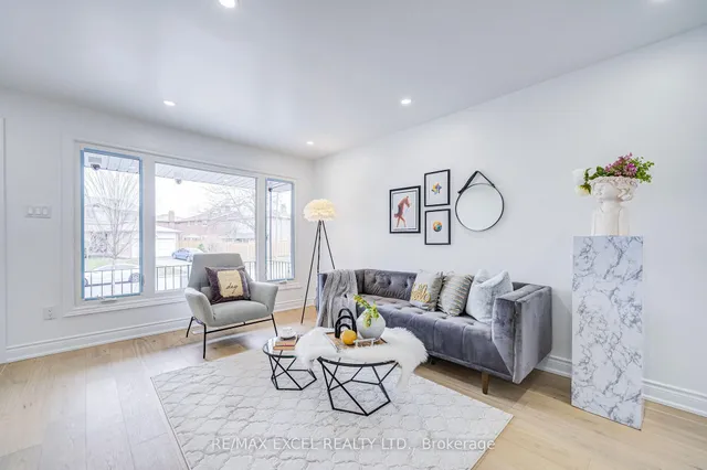 8 Simsbury Crt, Markham