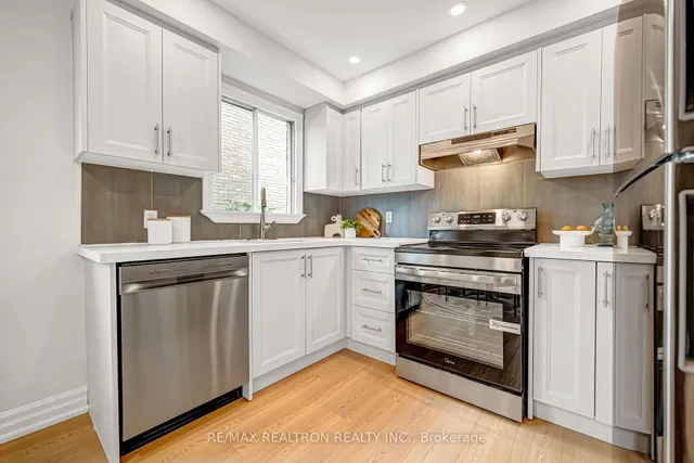 6 Woolen Mill Rd, Markham 4