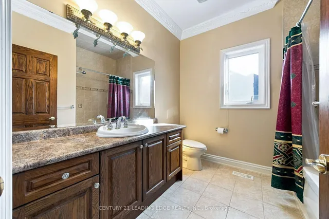 24 George Pipher Lane, Whitchurch-Stouffville 2