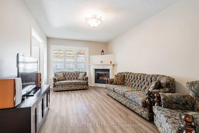 382 Melville Ave, Vaughan 4