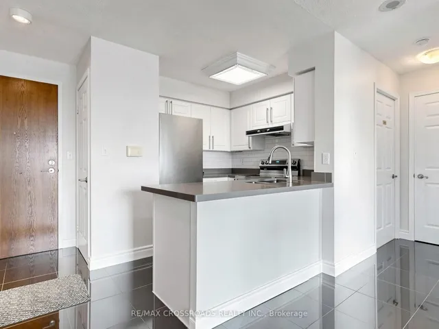 3 Ellesmere St #713, Richmond Hill 4