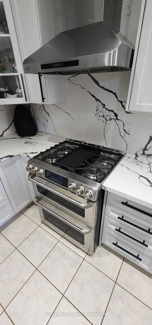 278 Fossil Hill Rd, Vaughan 4