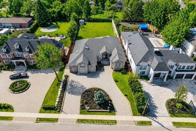 16 Boyle Dr, Richmond Hill 3