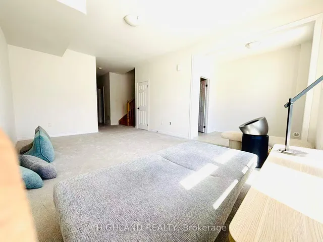 12 Robert Eaton Ave, Markham 3