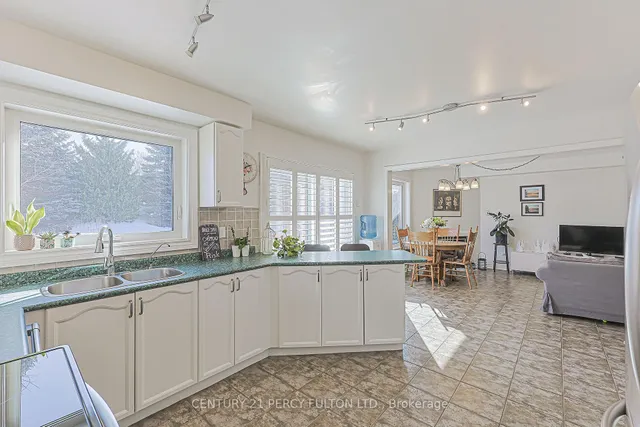 84 Loraview Lane, Aurora 3