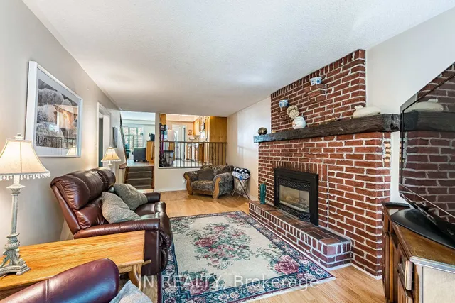 49 School St, East Gwillimbury 3