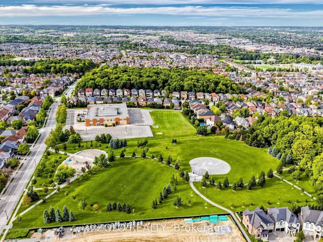 247 Summeridge Dr, Vaughan 4