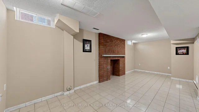 82 Embassy Dr, Vaughan 3