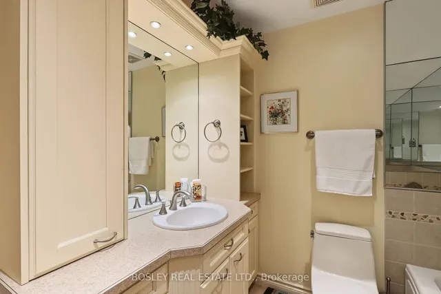 69 Fairway Dr, Aurora 2
