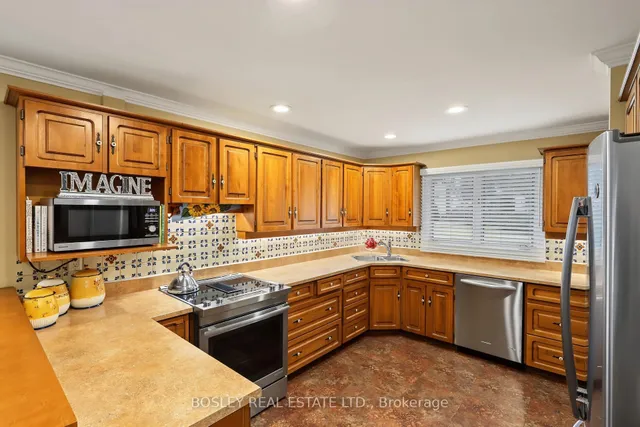 69 Fairway Dr, Aurora 5