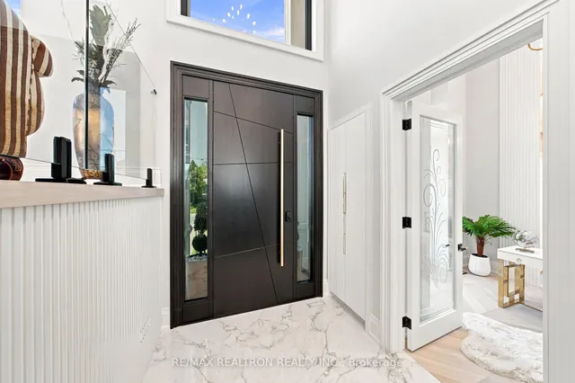 209 Sussex Ave, Richmond Hill 3