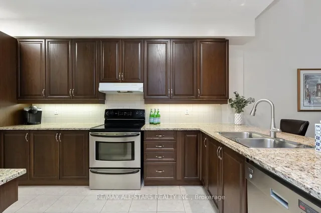 52 Oasis Way, Markham 5