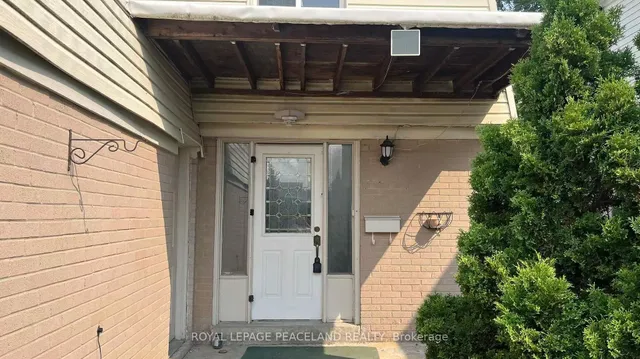 711 Irwin Cres, Newmarket 2