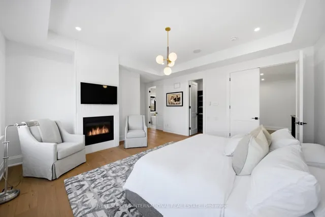 26 Royal Ave, King 4