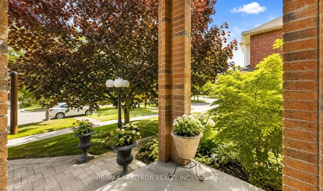 215 Drummond Dr, Vaughan 2