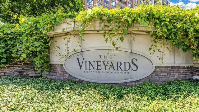 330 Red Maple Rd #1103, Richmond Hill 5