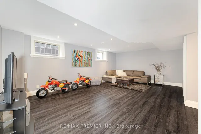 28 Ellerby Sq, Vaughan 4