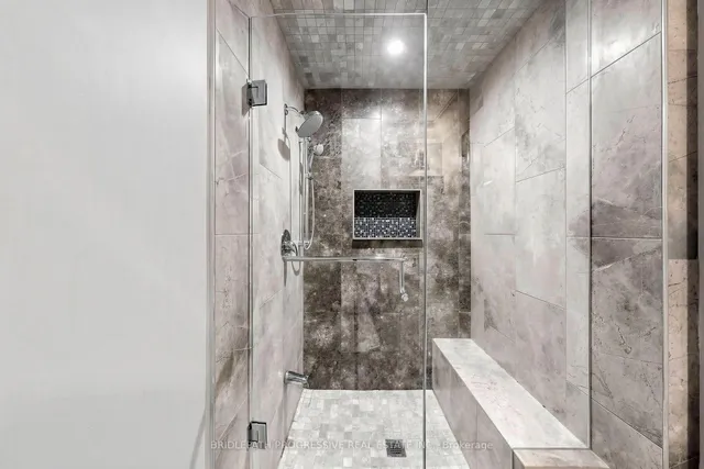 2 Thornlea Crt, Markham 4