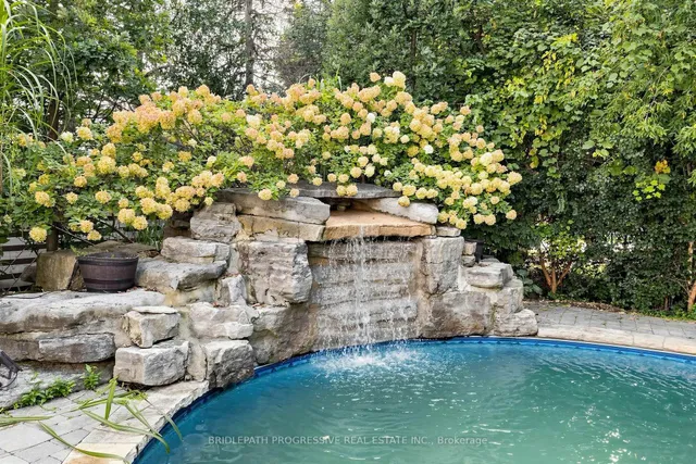 2 Thornlea Crt, Markham 5