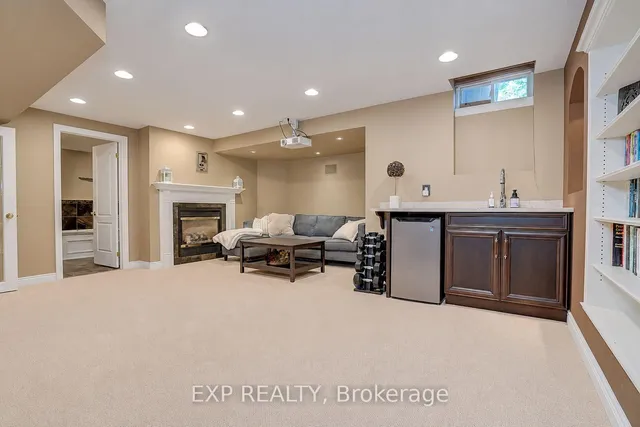 499 Silken Laumann Dr, Newmarket 5