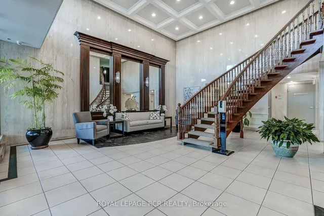 8111 Yonge St #1612, Markham 4
