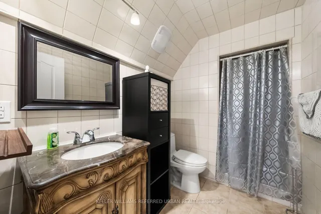 1002 Oaktree Cres, Newmarket 4