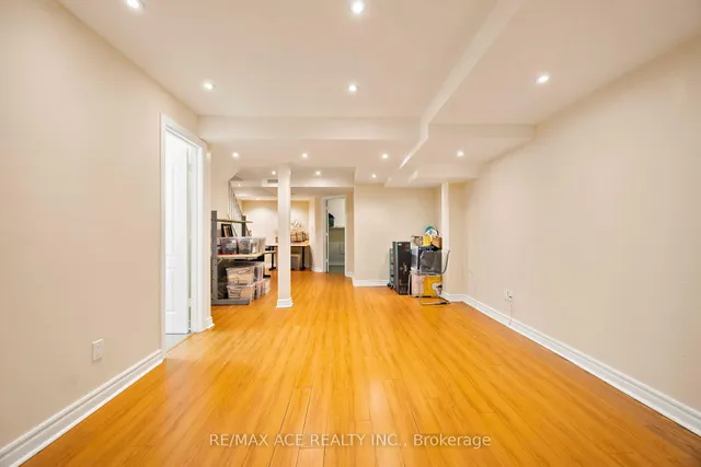 16 White's Hill Ave, Markham 5