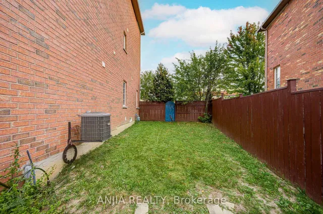 375 White's Hill Ave, Markham 4
