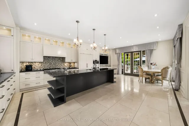 16 Rinas Ave, Markham 5