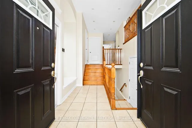 58 Clamerten Rd, Whitchurch-Stouffville 4