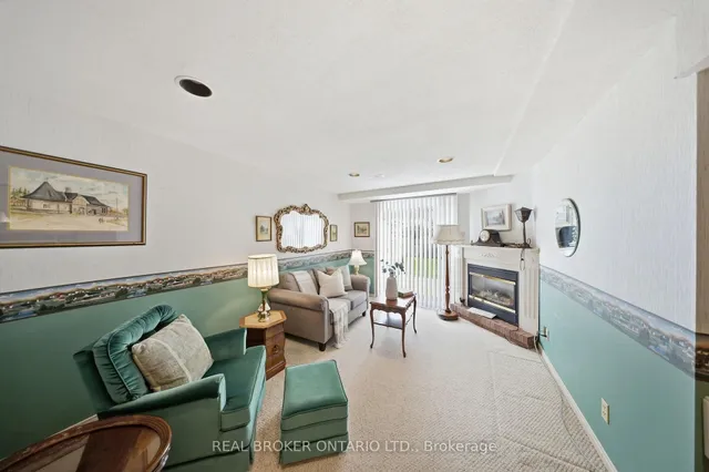 21 Adams Crt, Uxbridge 2