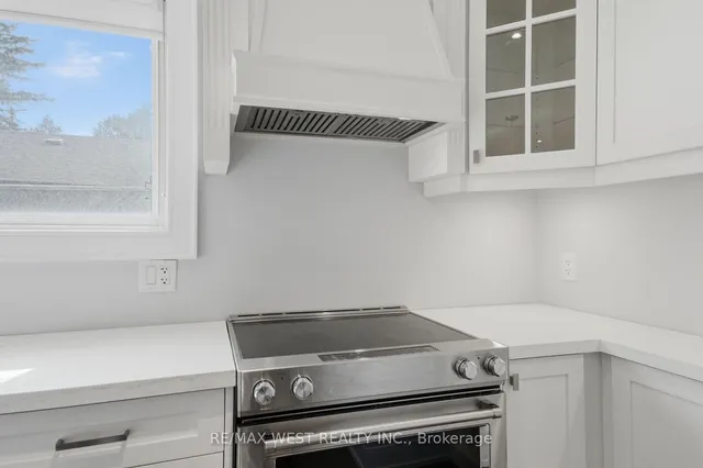 56 Seaton Dr, Aurora 3