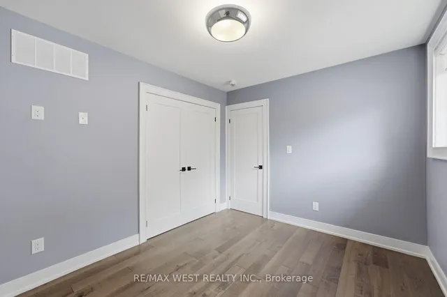 56 Seaton Dr, Aurora 4