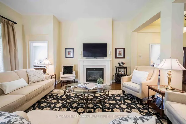 2 Berg Crt, Whitchurch-Stouffville 5