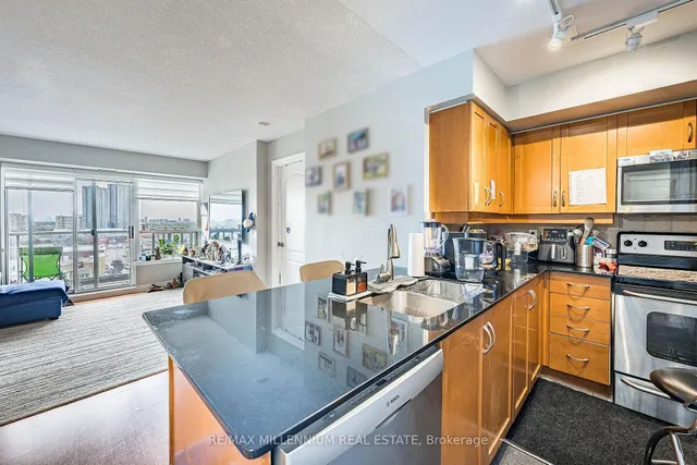 50 Disera Dr #902, Vaughan 4